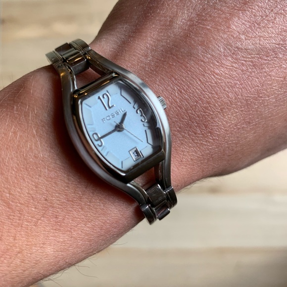 Classic Fossil Stainless Steel Watch w/ Tin Case - Picture 2 of 6